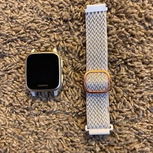 Garmin Venu SQ white and gold